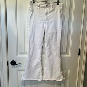 American Eagle white super high rise flare jeans 10 short EUC